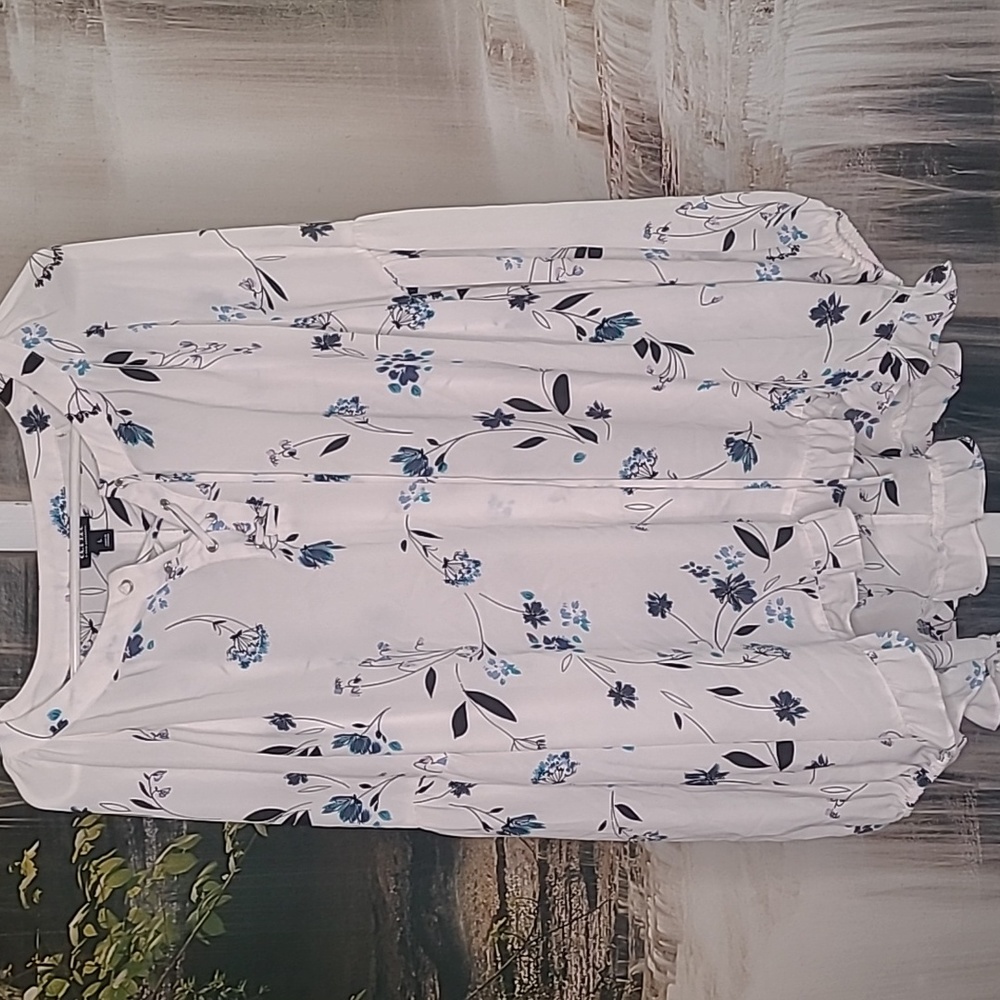 A New Approach Womens Large beautiful white blue floral sheer long sleeve blouse